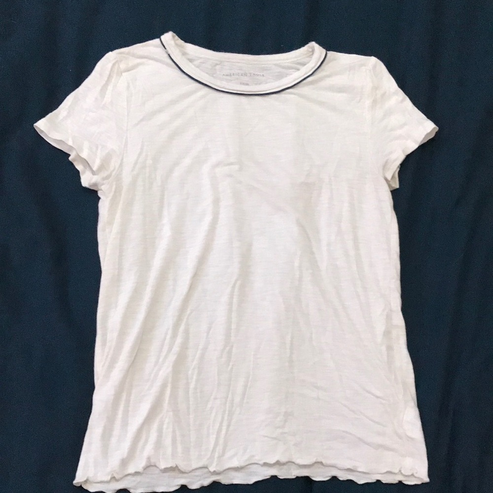 plain white fashionable tee with black ring neck